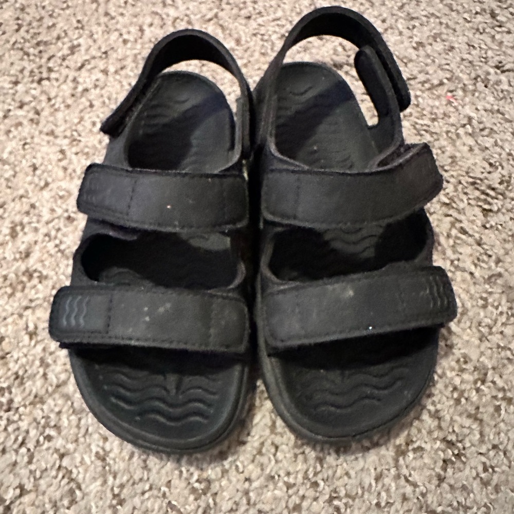 Native black sandals